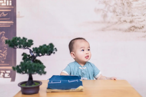 安溪怀孕肚子中间凹两边凸